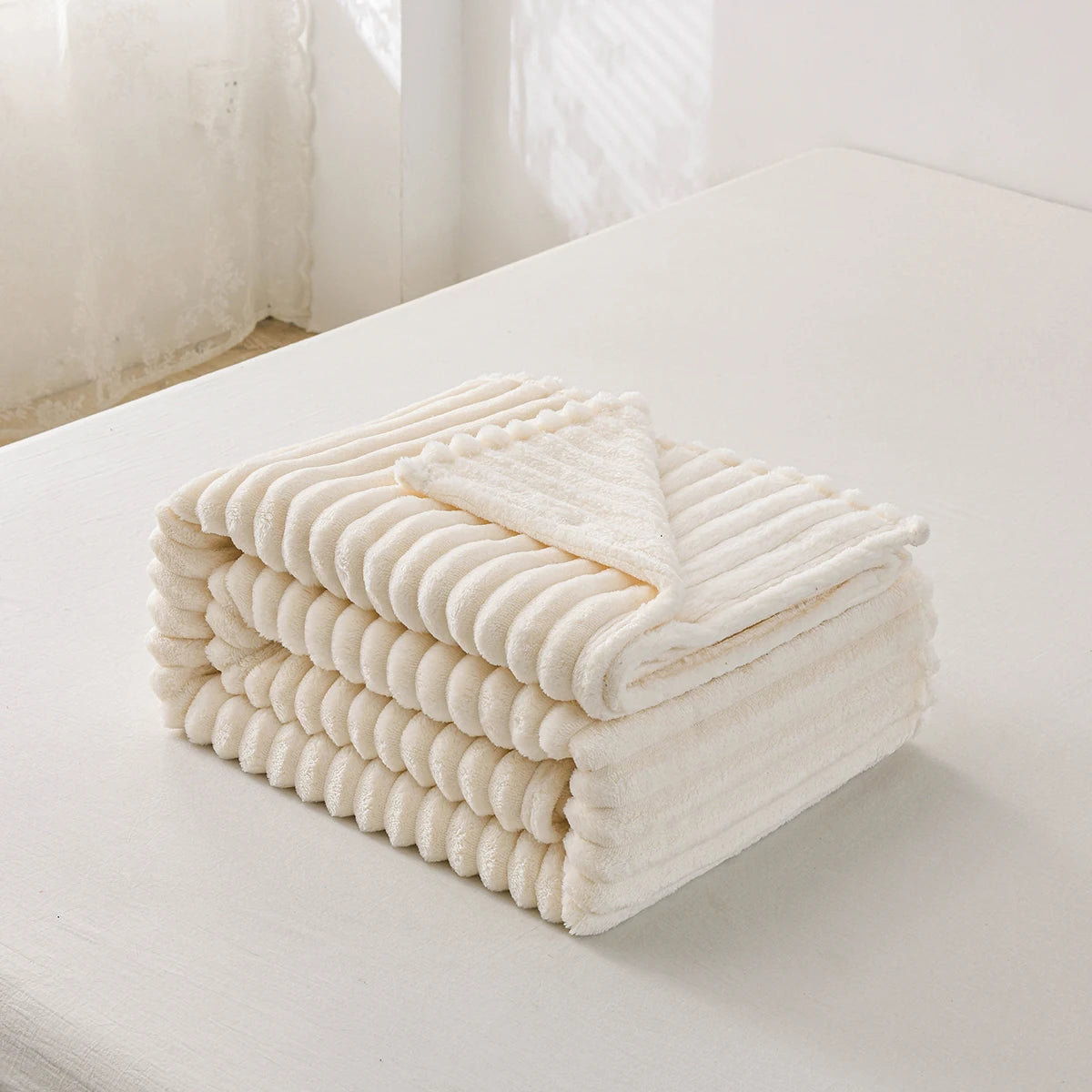 Ultra-Soft Plush Flannel Blanket – Warm Throw for Home, Sofa & Camping