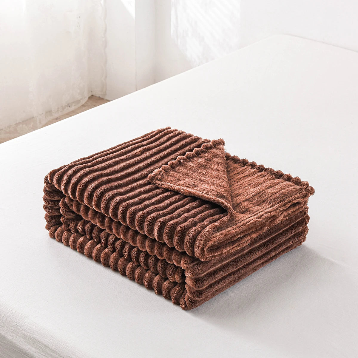 Ultra-Soft Plush Flannel Blanket – Warm Throw for Home, Sofa & Camping