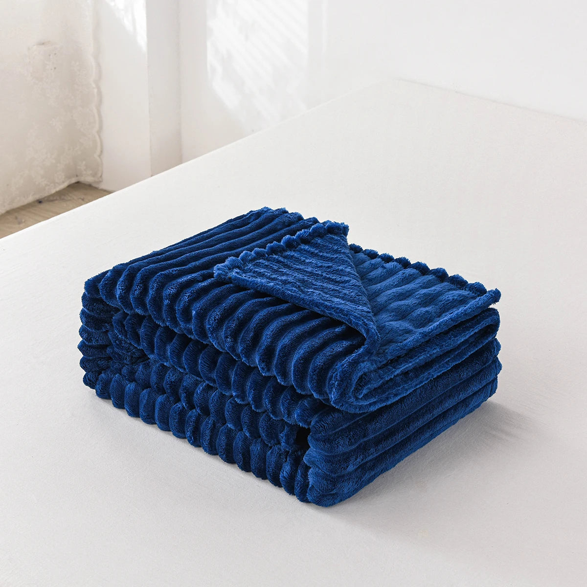 Ultra-Soft Plush Flannel Blanket – Warm Throw for Home, Sofa & Camping