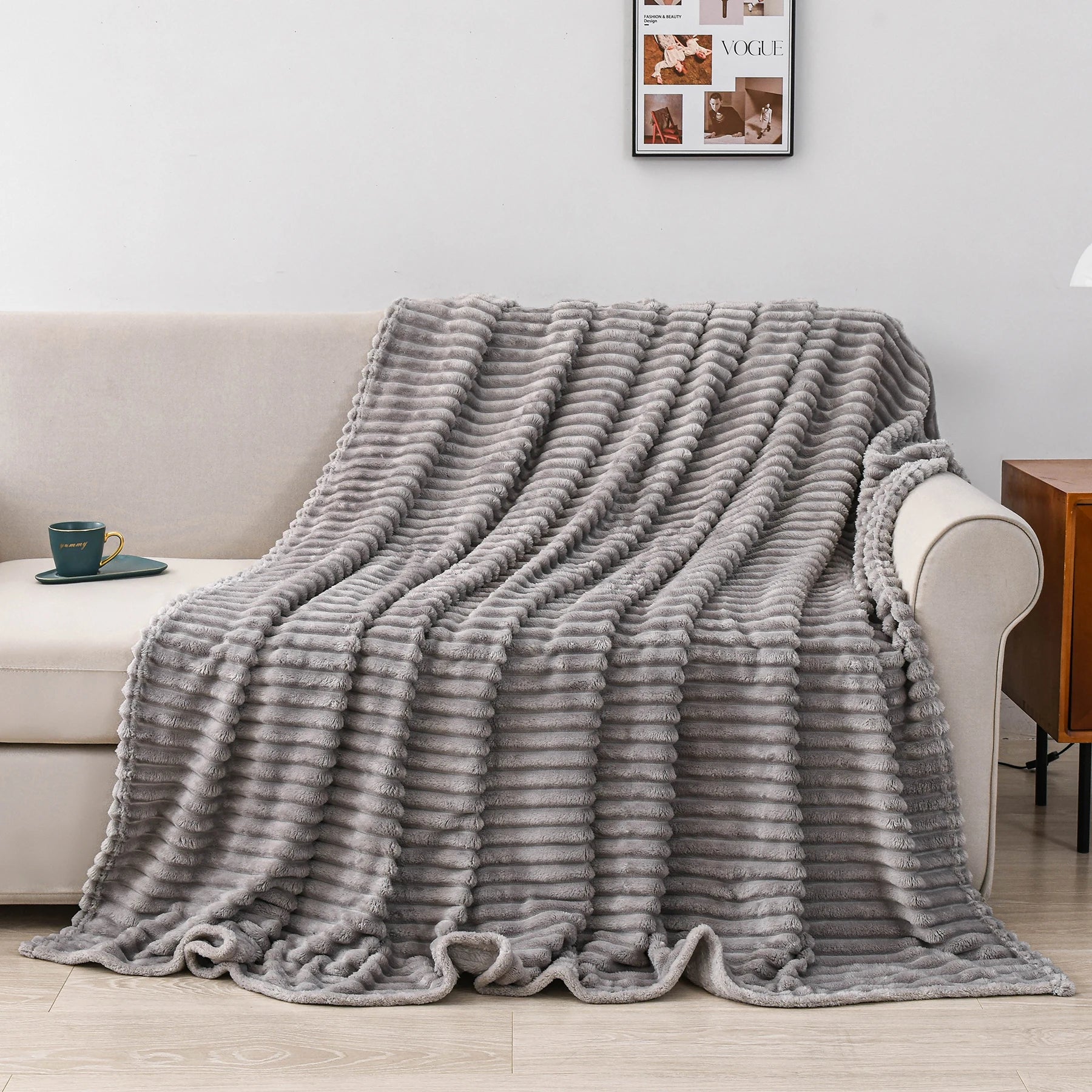 Ultra-Soft Plush Flannel Blanket – Warm Throw for Home, Sofa & Camping